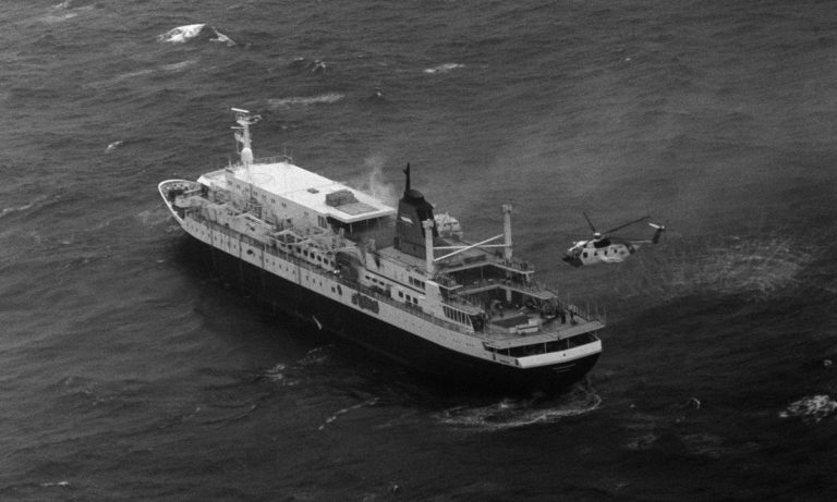 MS Prisendam sinking off Alaska with USCG HH 3F 1980